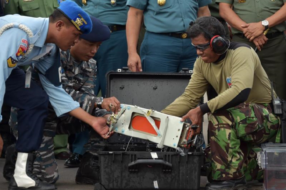 Air Asia: Second black box retrieved (updated)
