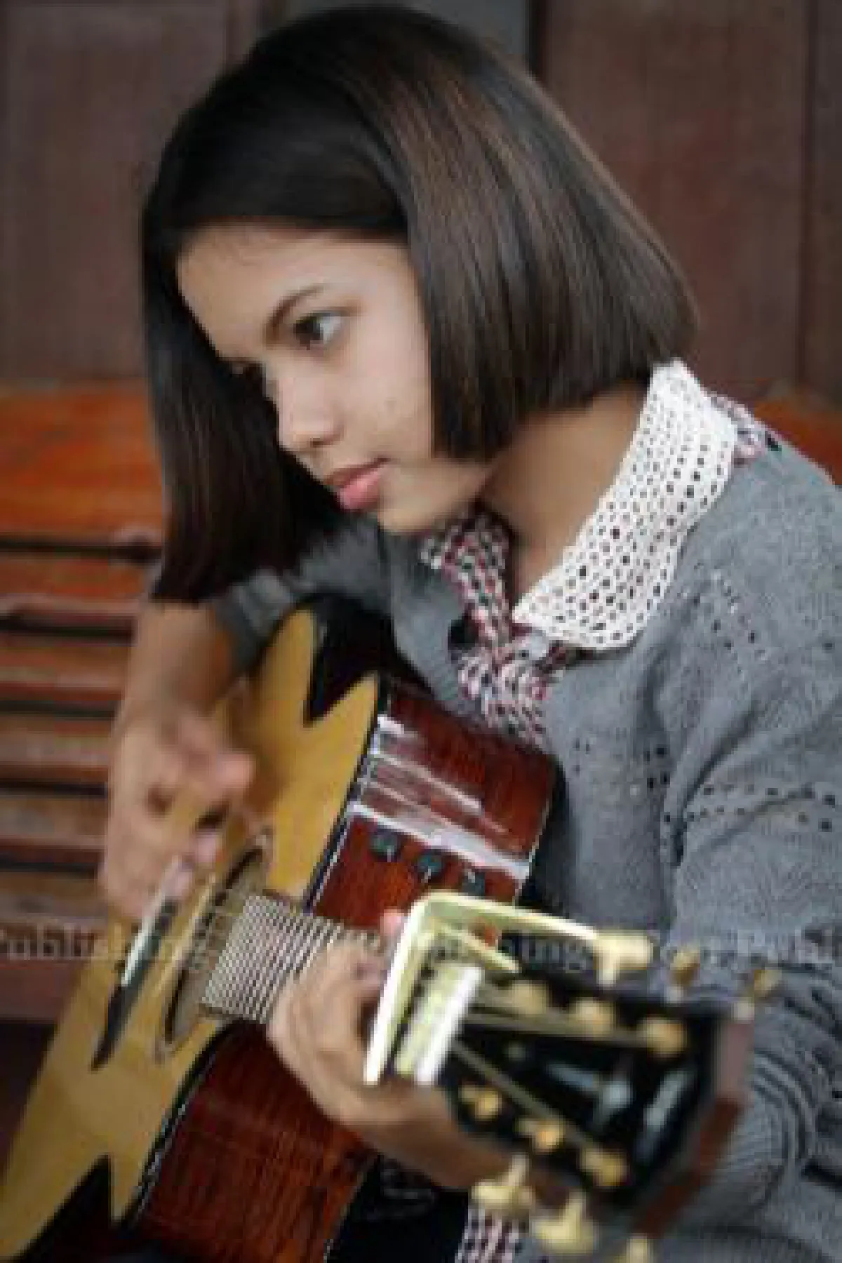 Singing her way to internet stardom (videos)