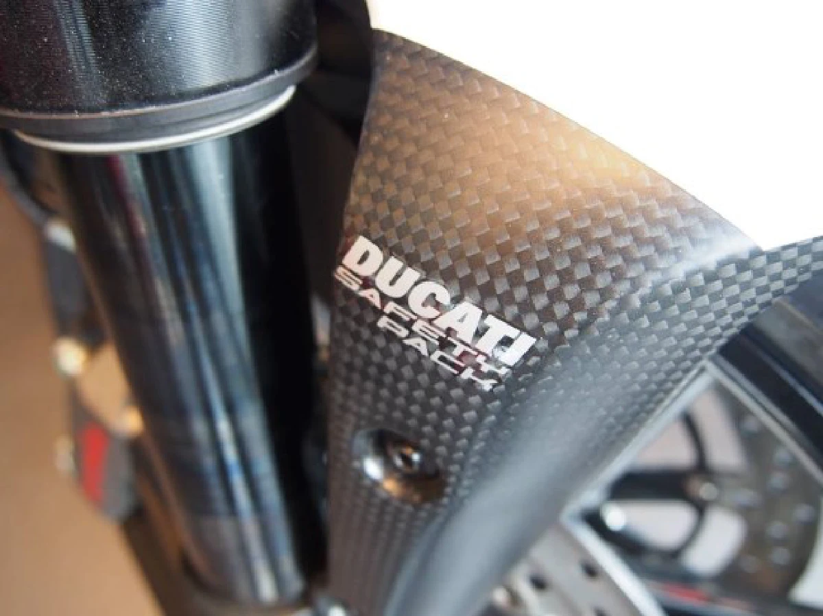 DUCATI DIAVEL CARBON 2015 "Don’t call me a cruiser"