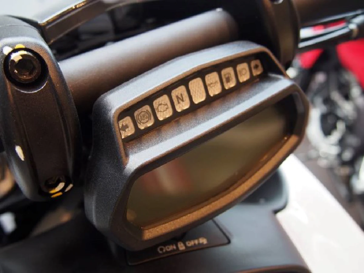 DUCATI DIAVEL CARBON 2015 "Don’t call me a cruiser"