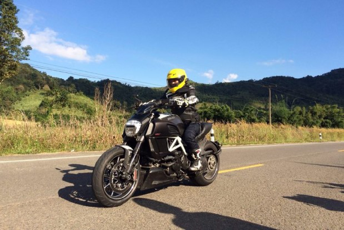 DUCATI DIAVEL CARBON 2015 "Don’t call me a cruiser" DUCATI DIAVEL CARBON 2015 "Don’t call me a cruiser"