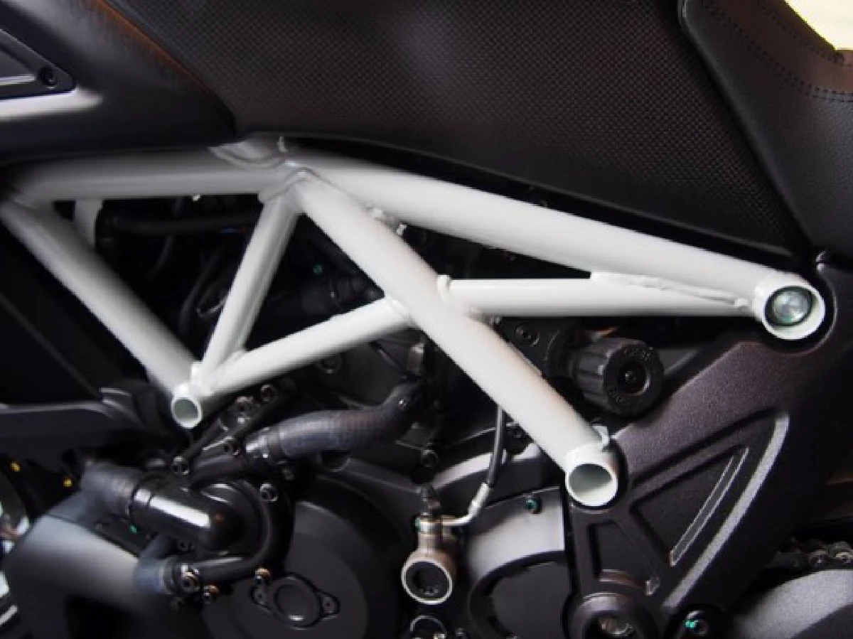 DUCATI DIAVEL CARBON 2015 "Don’t call me a cruiser"