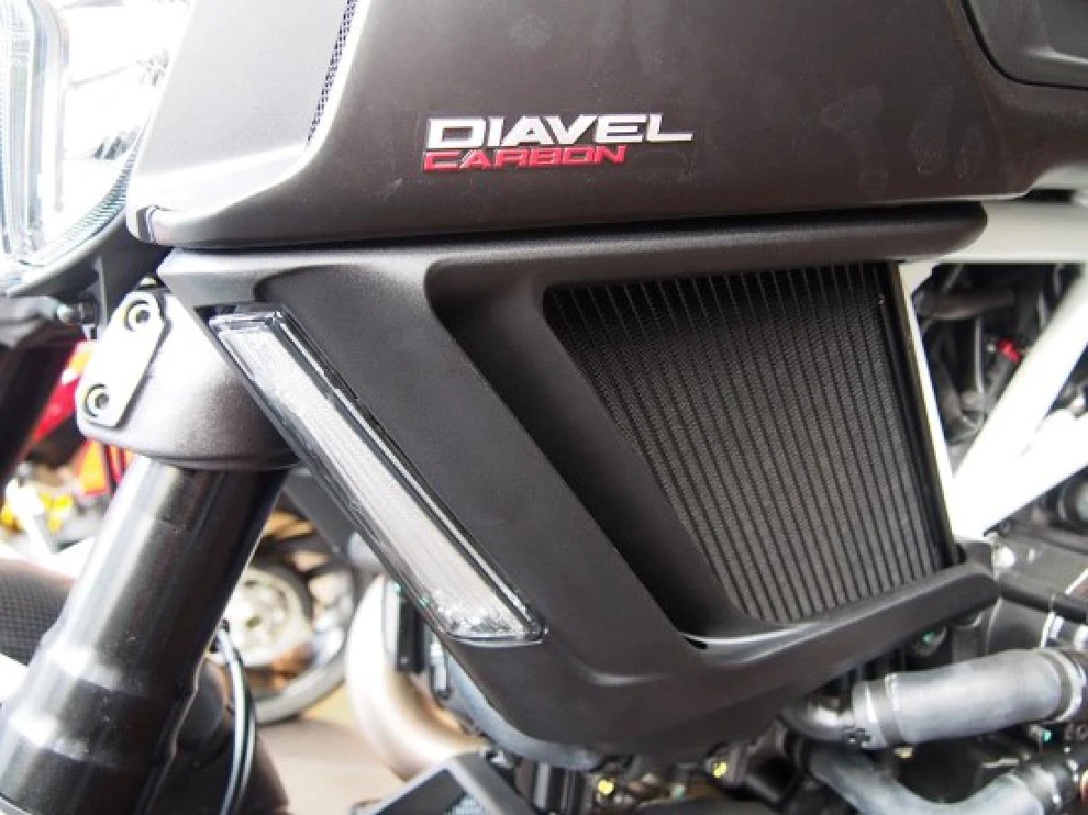 DUCATI DIAVEL CARBON 2015 "Don’t call me a cruiser"