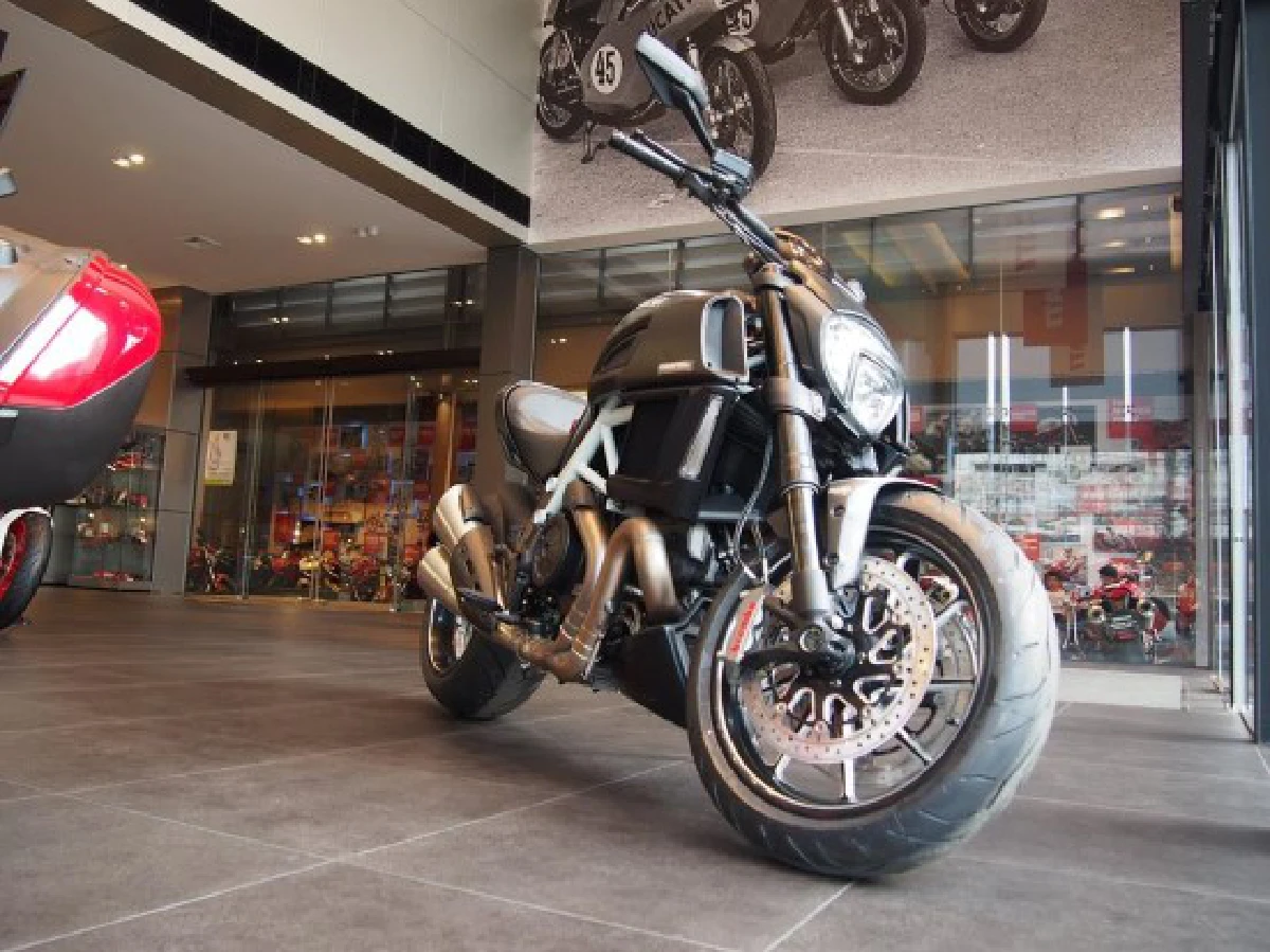 DUCATI DIAVEL CARBON 2015 "Don’t call me a cruiser"