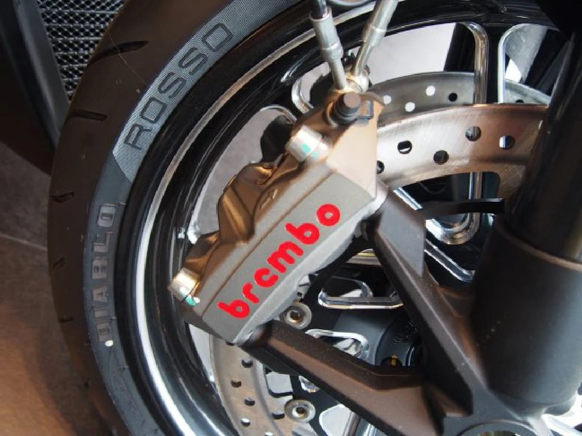 DUCATI DIAVEL CARBON 2015 "Don’t call me a cruiser"