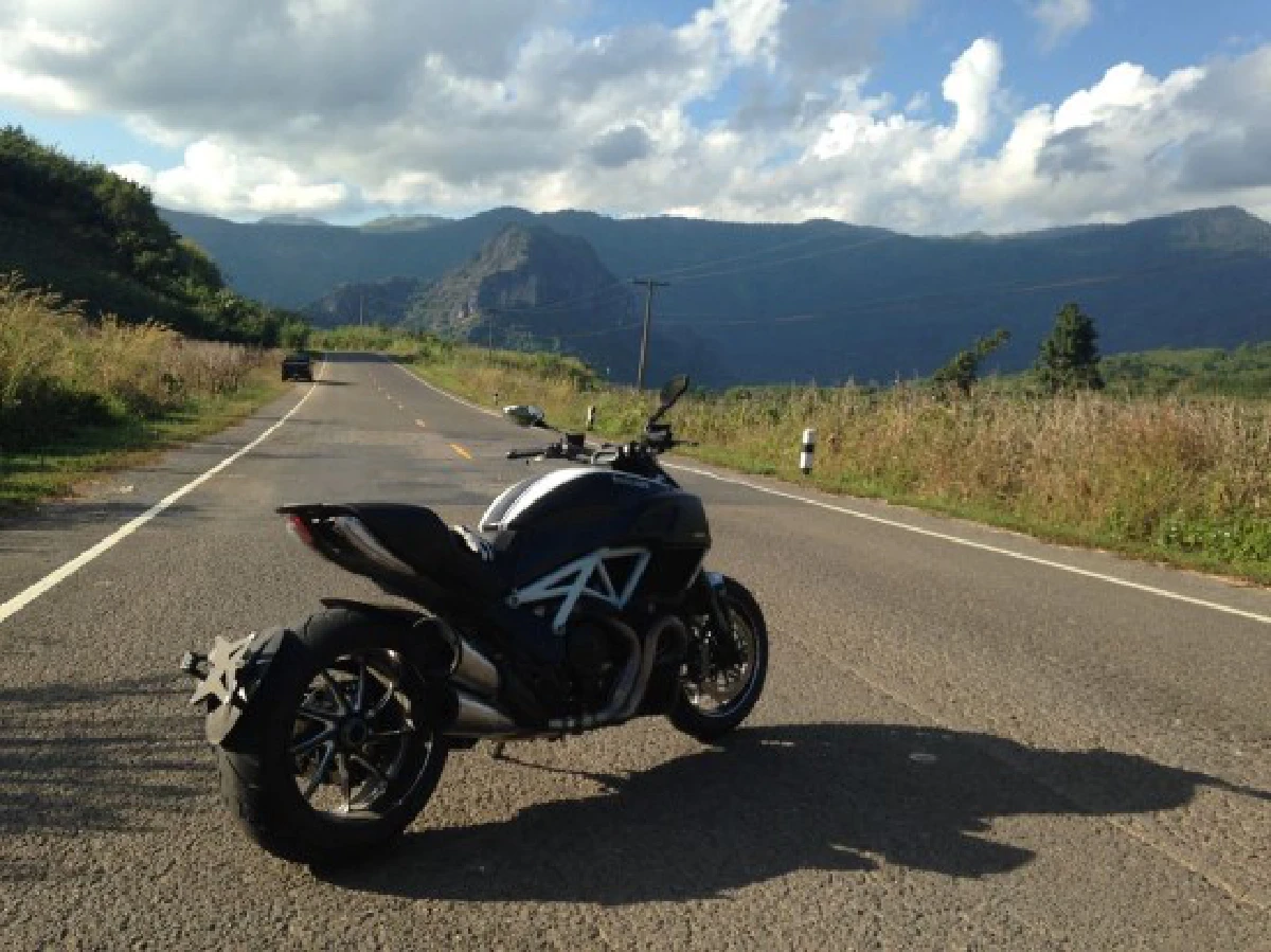 DUCATI DIAVEL CARBON 2015 "Don’t call me a cruiser"