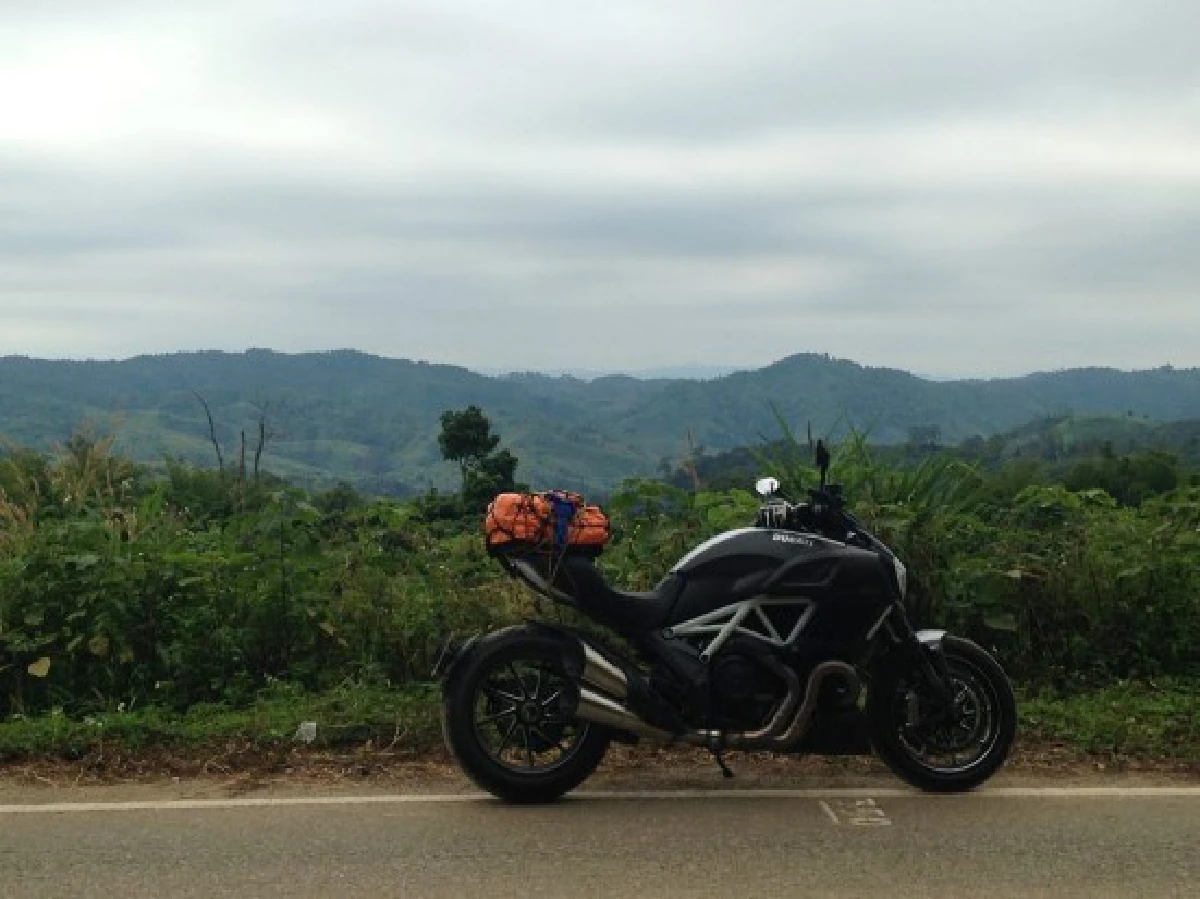 DUCATI DIAVEL CARBON 2015 "Don’t call me a cruiser"