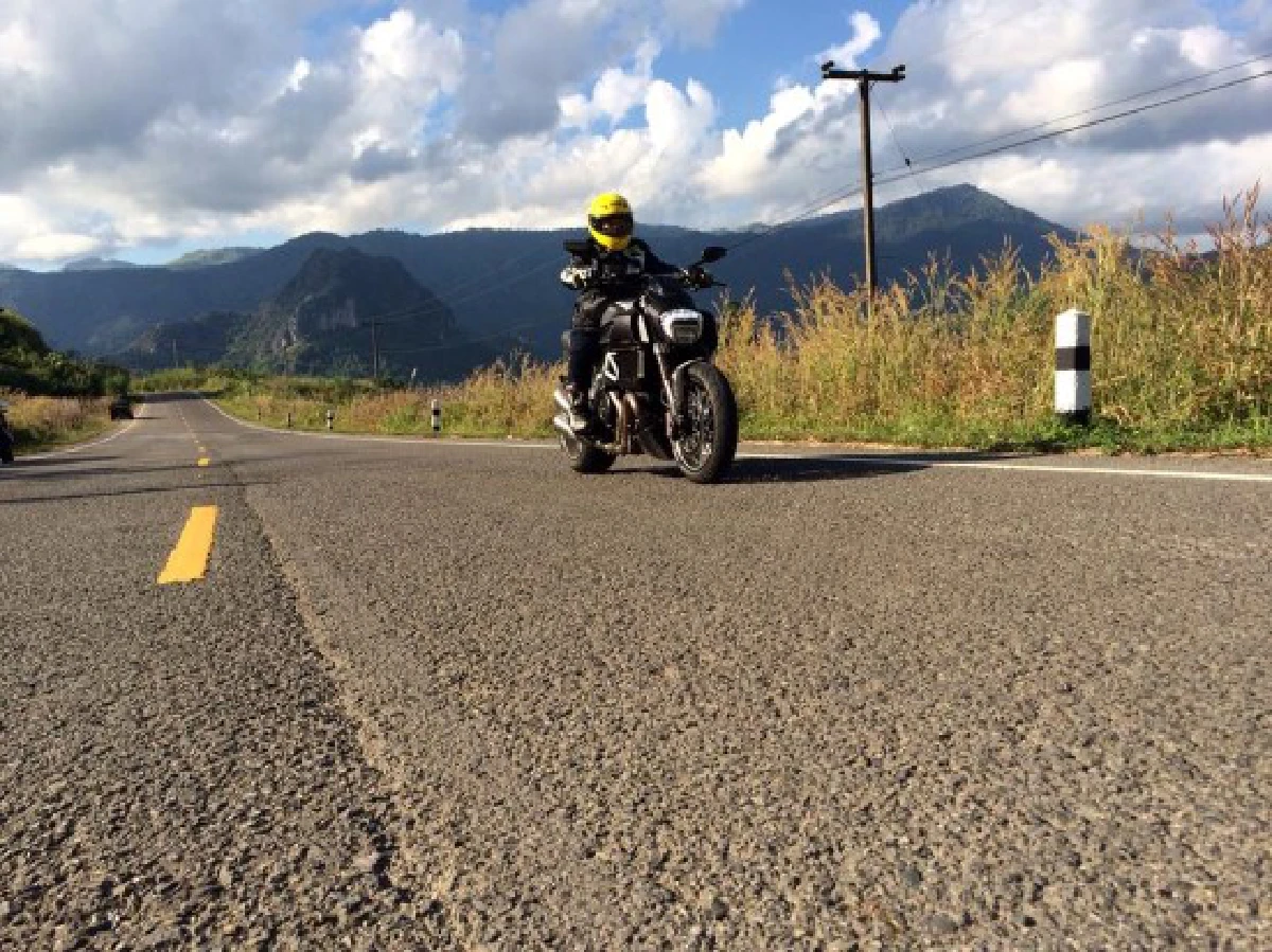 DUCATI DIAVEL CARBON 2015 "Don’t call me a cruiser"