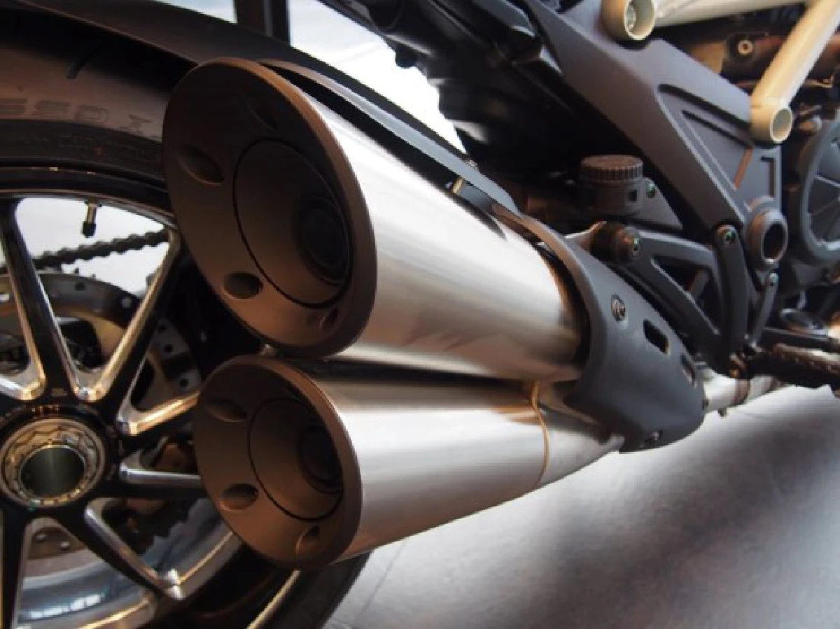 DUCATI DIAVEL CARBON 2015 "Don’t call me a cruiser"