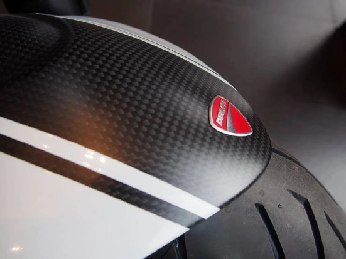 DUCATI DIAVEL CARBON 2015 "Don’t call me a cruiser"