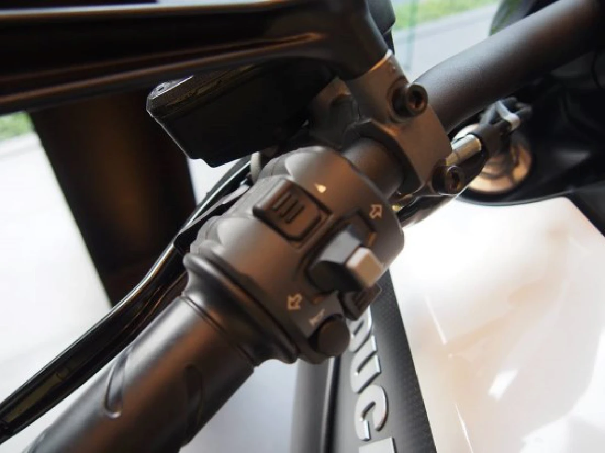 DUCATI DIAVEL CARBON 2015 "Don’t call me a cruiser"