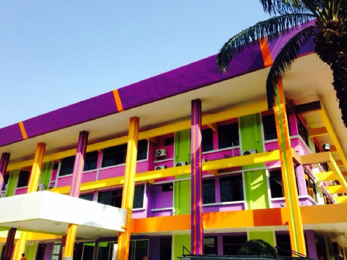 สำรวจ "ตึกลูกกวาด" กระทรวงแรงงาน "มาที่นี่มีงานทำ"