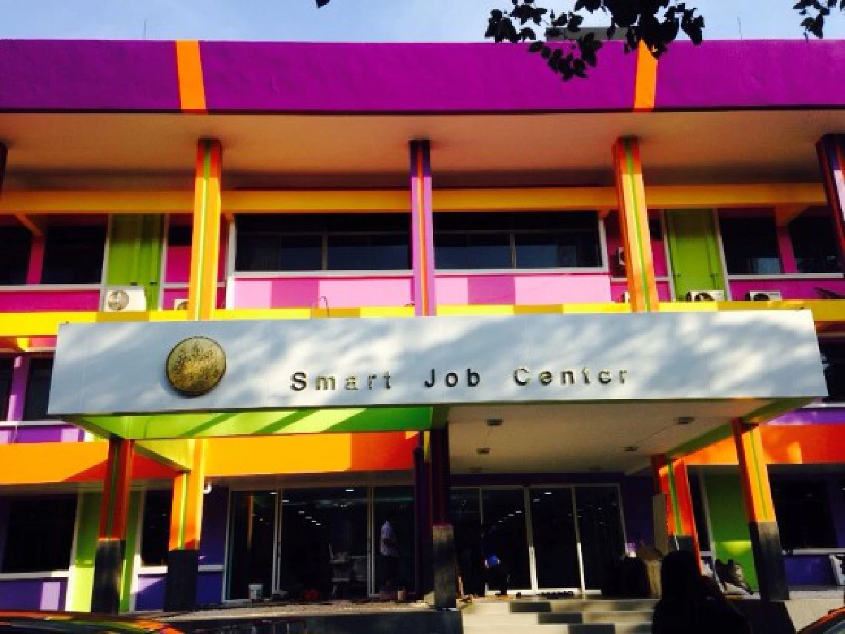 สำรวจ "ตึกลูกกวาด" กระทรวงแรงงาน "มาที่นี่มีงานทำ"