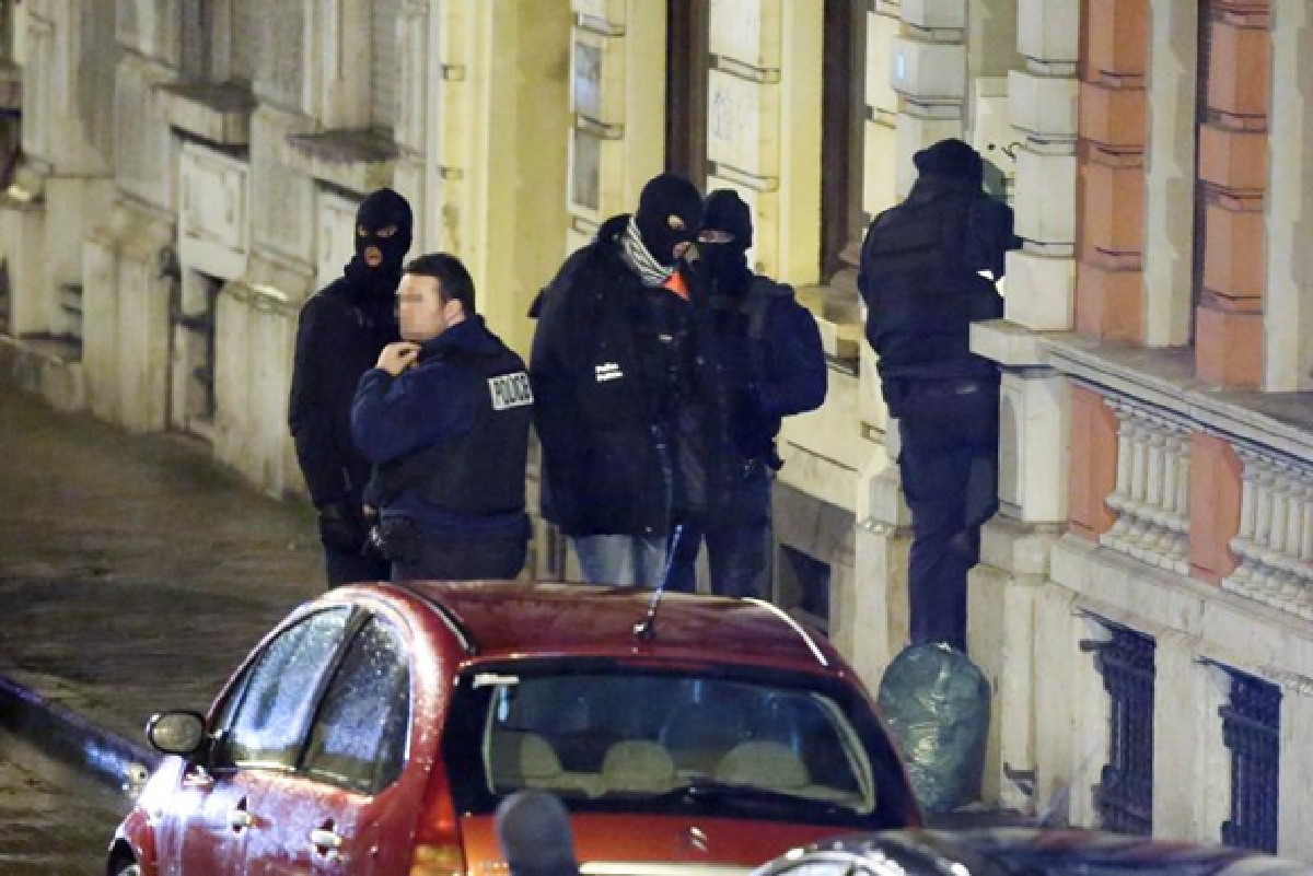 Belgium police kill 2 suspected militants as terror threat spreads