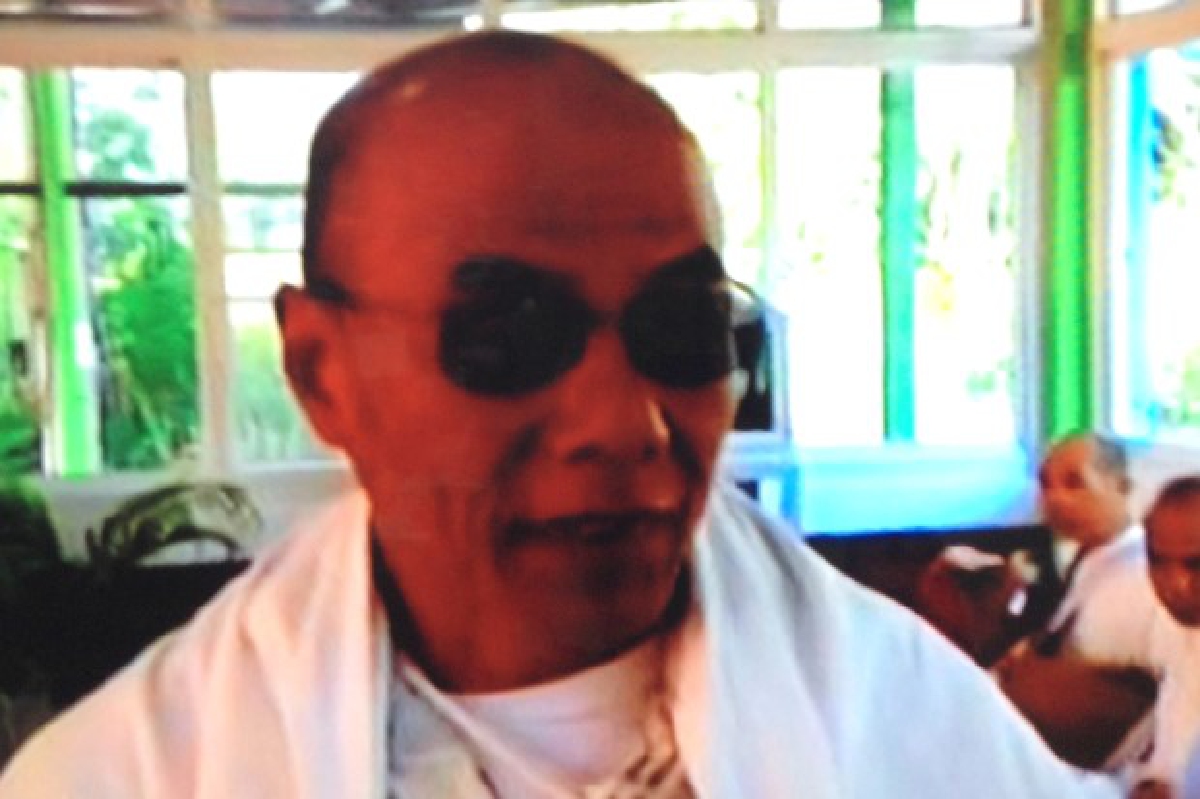 "พระเกษม" สึกแล้วกลางดึกนุ่งขาวปฏิบัติธรรมแทน "พระเกษม" สึกแล้วกลางดึกนุ่งขาวปฏิบัติธรรมแทน