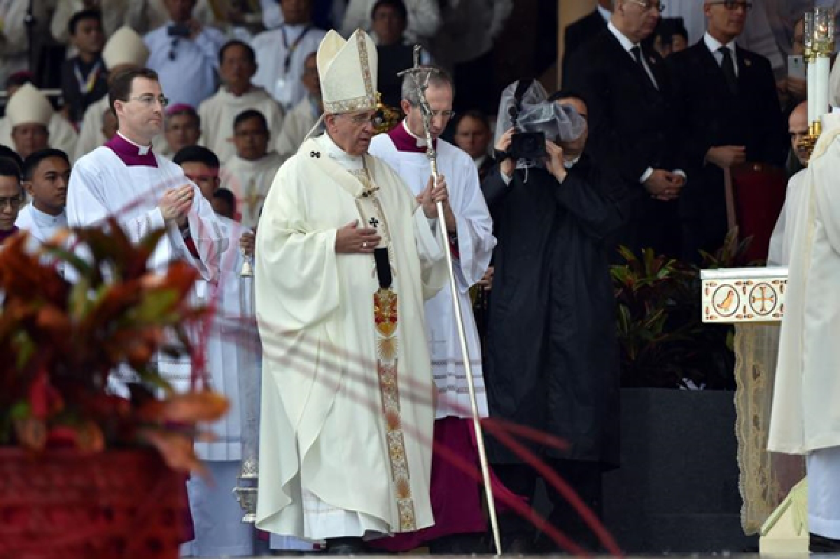 Six million turn out for Pope in Manila