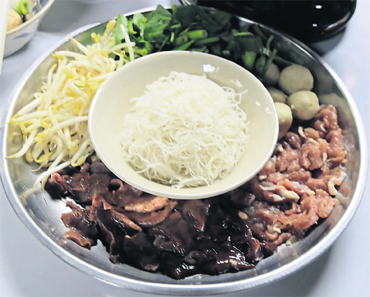 เปิดหม้อไฟชิมก๋วยเตี๋ยวเรือโฮมเมด 'สราญรมย์'