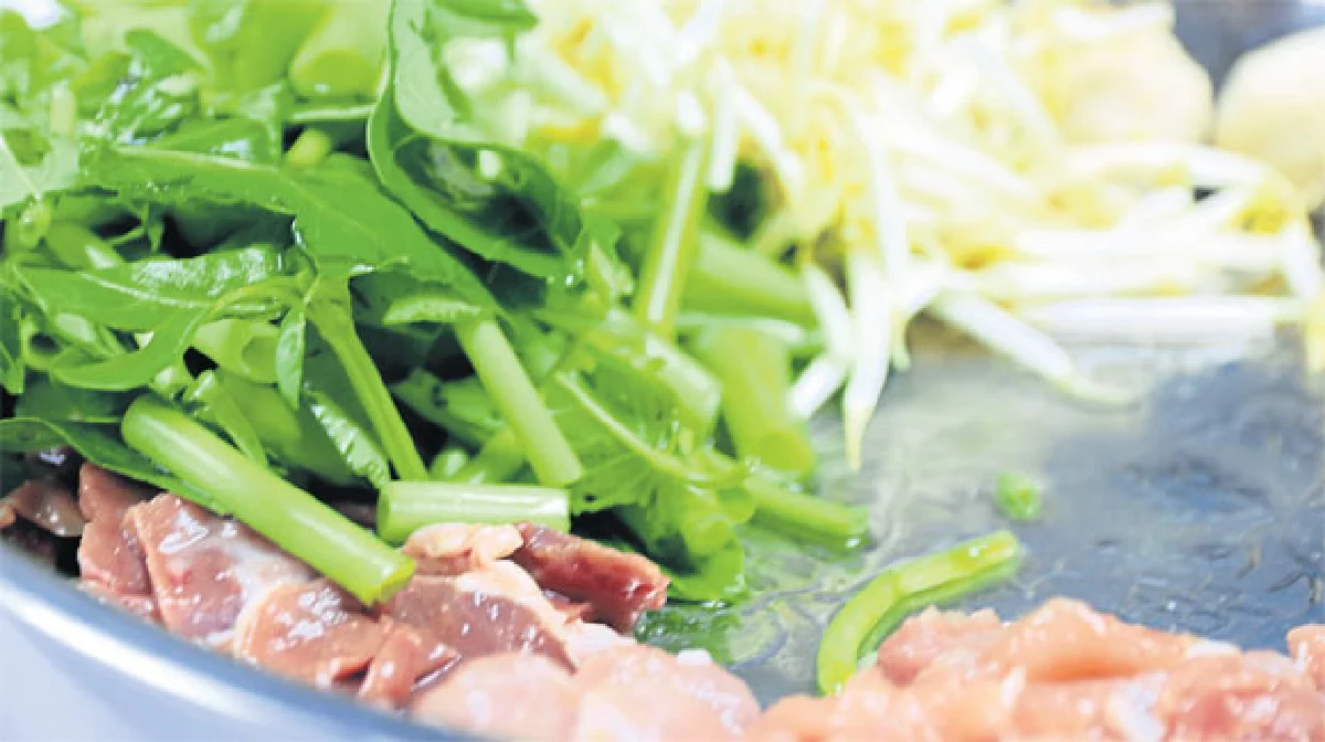 เปิดหม้อไฟชิมก๋วยเตี๋ยวเรือโฮมเมด 'สราญรมย์'