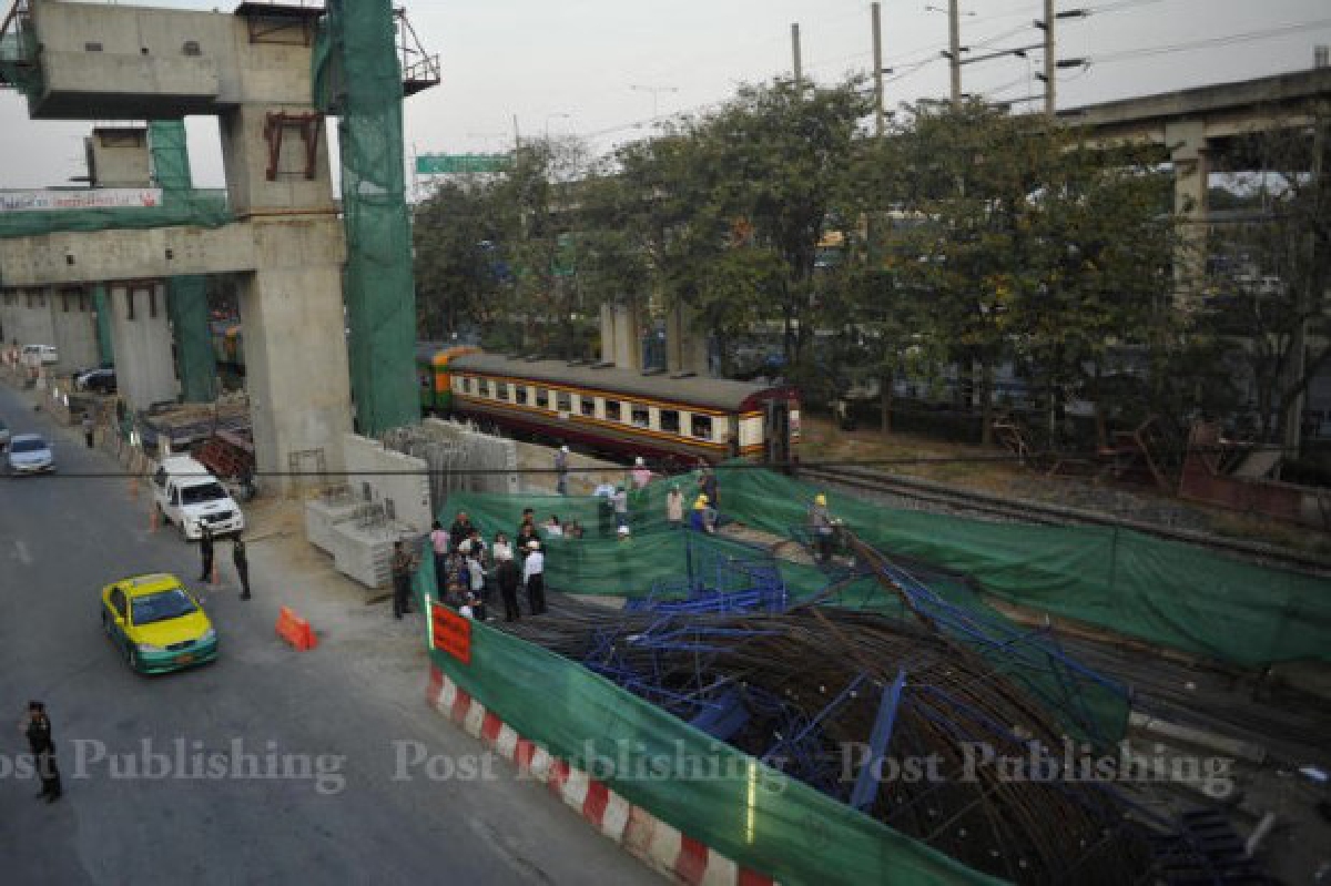 โครงเหล็กตอม่อรถไฟฟ้าล้มย่านหลักสี่คนงานเจ็บสาหัส3 โครงเหล็กตอม่อรถไฟฟ้าล้มย่านหลักสี่คนงานเจ็บสาหัส3