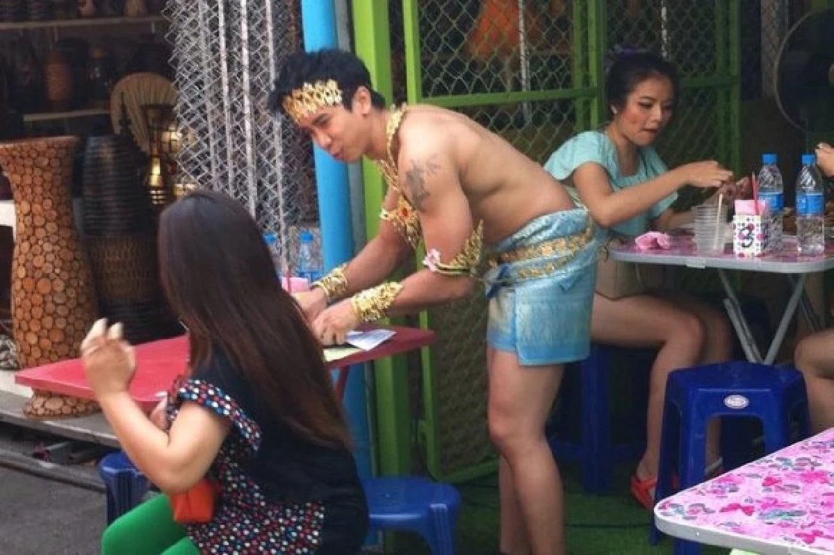 รู้จัก "โทนี่" เบื้องหลัง "ตำถาดอาบทรัพย์" แซ่บ!ทั้งคนตำยันคนเสิร์ฟ