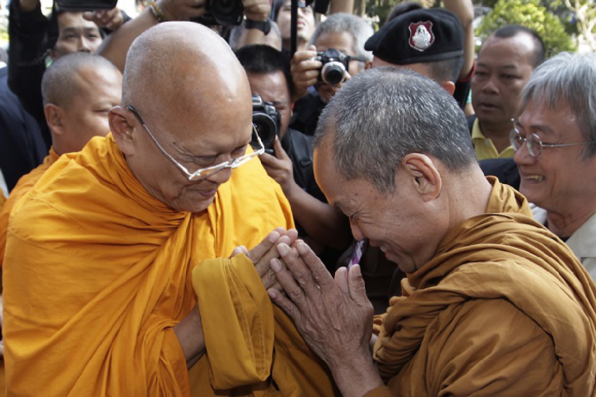 พระสุเทพ-แกนนำกปปส.รายงานตัวอัยการคดีกบฎ พระสุเทพ-แกนนำกปปส.รายงานตัวอัยการคดีกบฎ