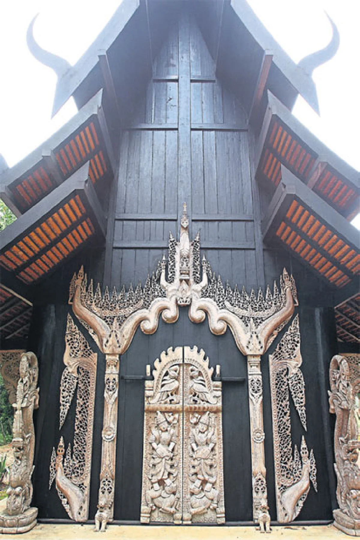 ในวันที่บ้านดำ ไม่มี ถวัลย์ ดัชนี