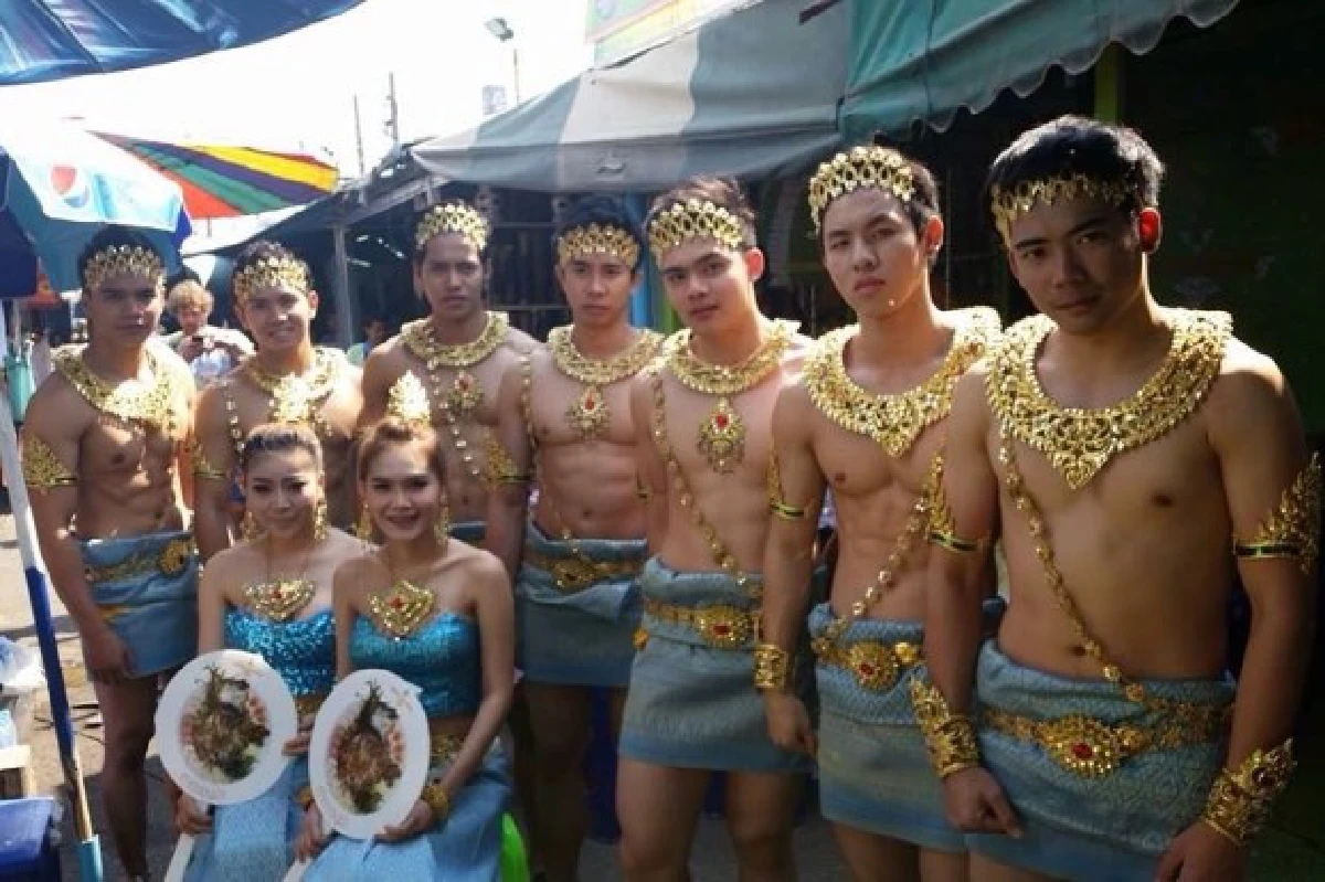 รู้จัก "โทนี่" เบื้องหลัง "ตำถาดอาบทรัพย์" แซ่บ!ทั้งคนตำยันคนเสิร์ฟ