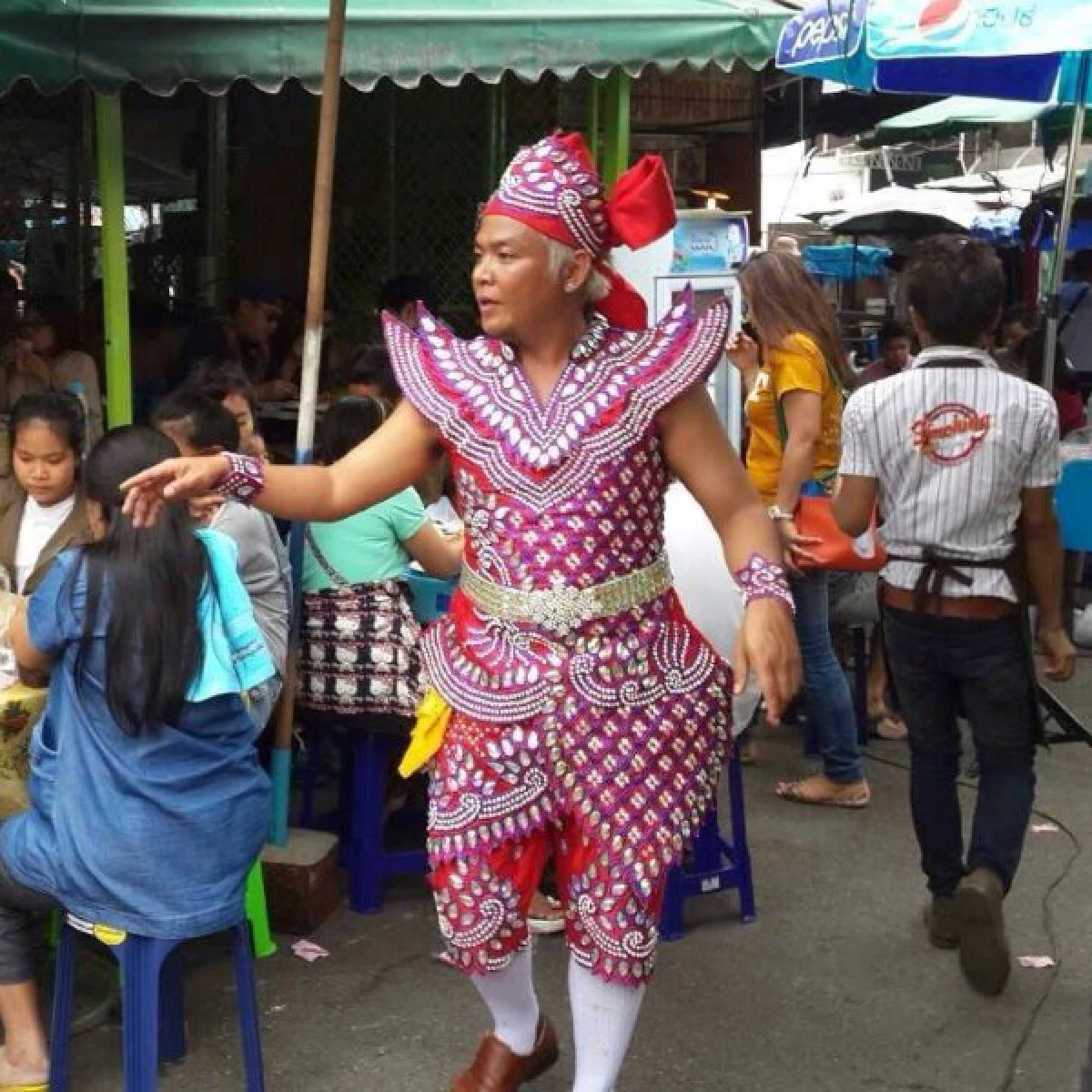 รู้จัก "โทนี่" เบื้องหลัง "ตำถาดอาบทรัพย์" แซ่บ!ทั้งคนตำยันคนเสิร์ฟ