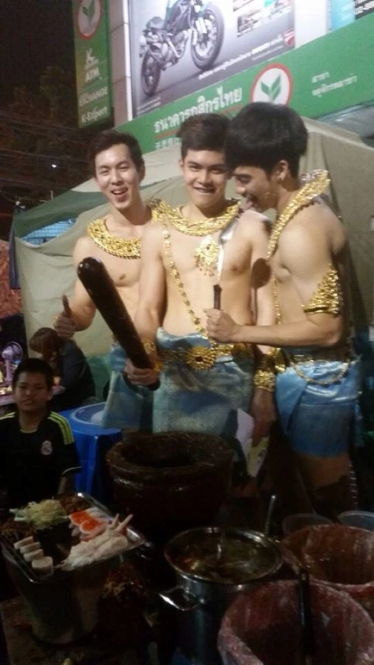 รู้จัก "โทนี่" เบื้องหลัง "ตำถาดอาบทรัพย์" แซ่บ!ทั้งคนตำยันคนเสิร์ฟ