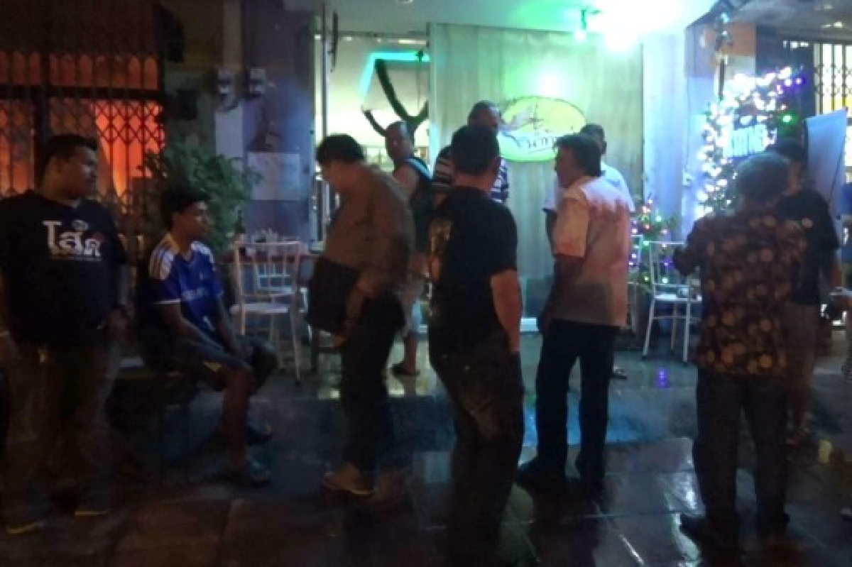 ไฟไหม้ร้านคาราโอเกะเหตุทำครัวปิดแก๊สไม่สนิท ไฟไหม้ร้านคาราโอเกะเหตุทำครัวปิดแก๊สไม่สนิท