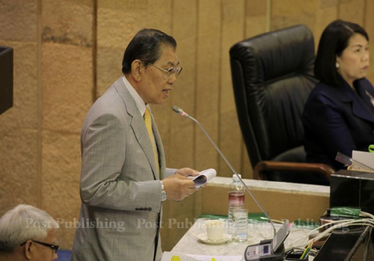 Yingluck down, Somsak, Nikhom survive (Updated)