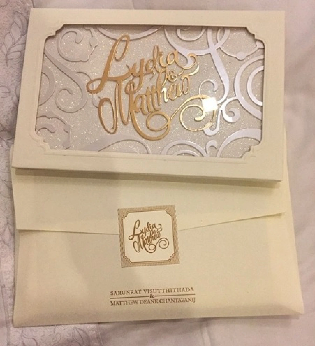 "ลิเดีย-แมทธิว"อวดการ์ดแต่งงานสวยเรียบหรู!