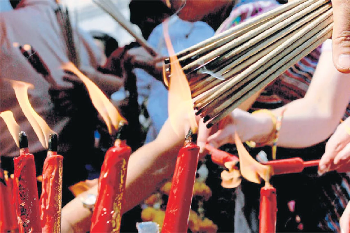 เตรียมก่อนใคร ไหว้เจ้าตรุษจีน รับโชคลาภตลอดปี 2558