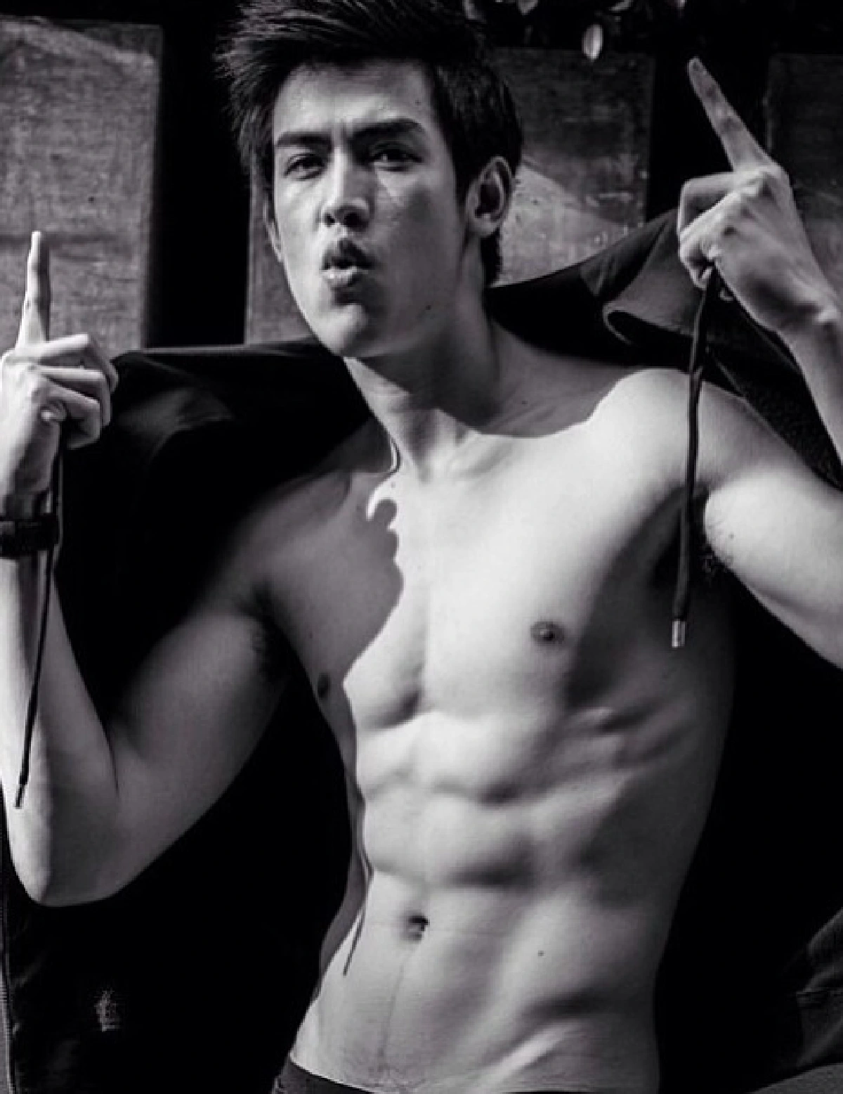 สะกิดต่อมซี้ด!รวมซิกแพคดารา แบบว่าแซ่บเว่อร์