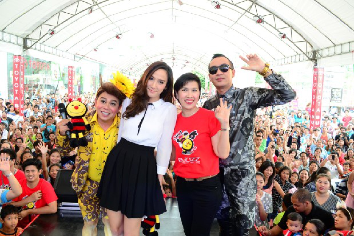 "อั้ม-หอย"คว้า จ๊อบ โตโยต้า บัสส์ "อั้ม-หอย"คว้า จ๊อบ โตโยต้า บัสส์
