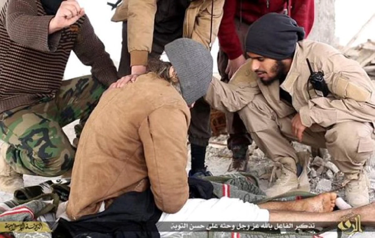 สลด!ชายซีเรียถูกจับโยนลงจากตึก ฐานเป็นเกย์