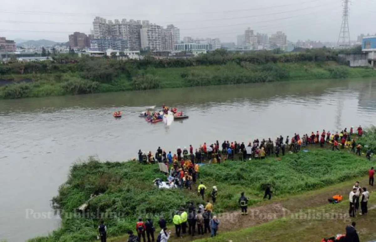 Taiwan pilot praised as a hero as search continues (video, photos)  (UPDATED)