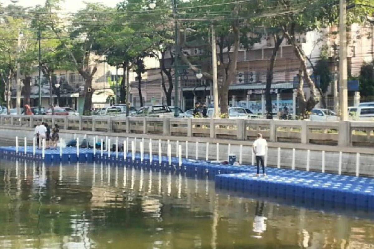 วางทุ่นรอบคลองรับคนเที่ยวตลาดน้ำวิถีไทย