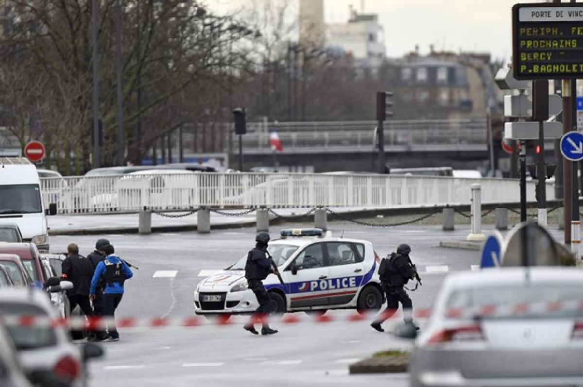 Paris attack: Police kill gunmen, freeing hostages