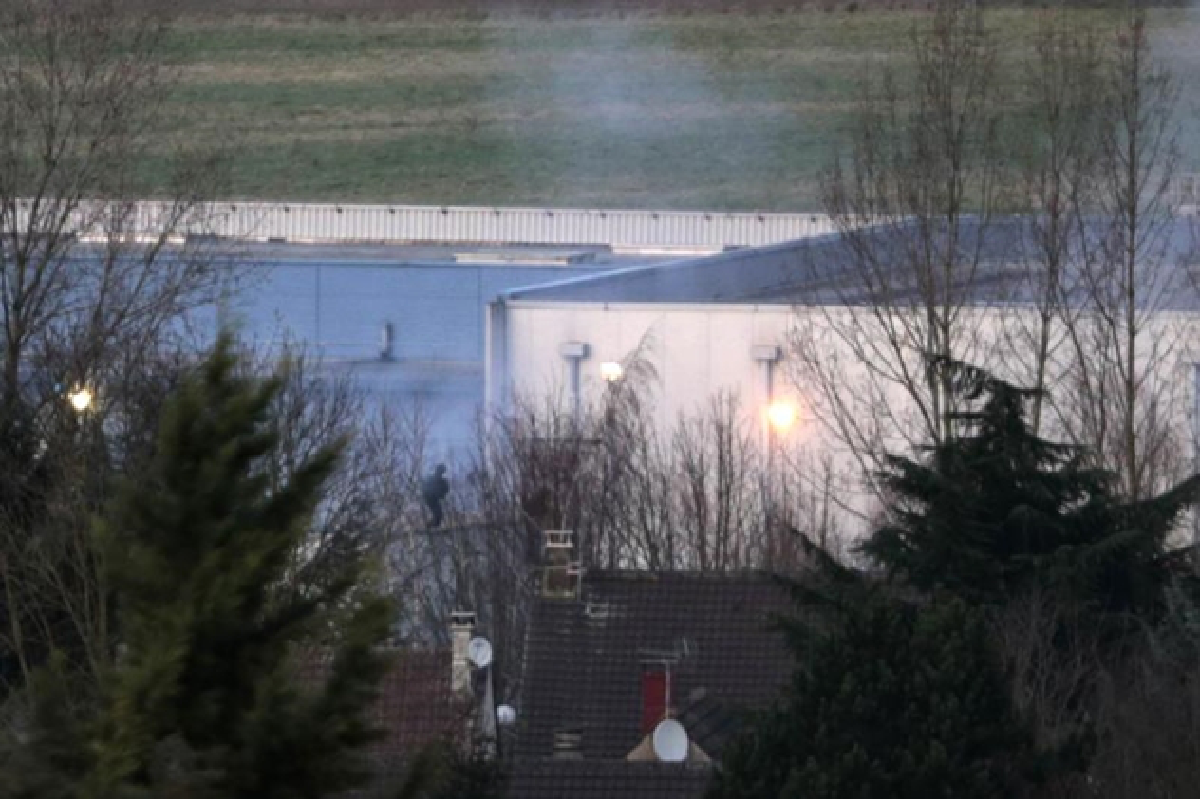 Paris attack: Police kill gunmen, freeing hostages