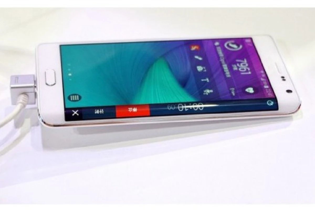 จีนผุดสมาร์ทโฟนจอขอบโค้ง ละม้าย'ซัมซุง โน๊ต เอดจ์'