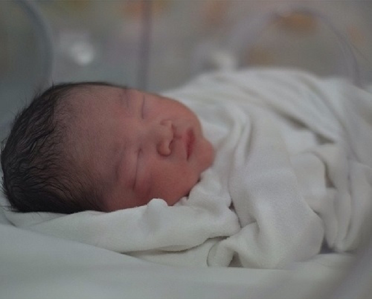 พลอย รัตนรัตน์ คลอดลูกชาย ตั้งชื่อ "น้องตน"