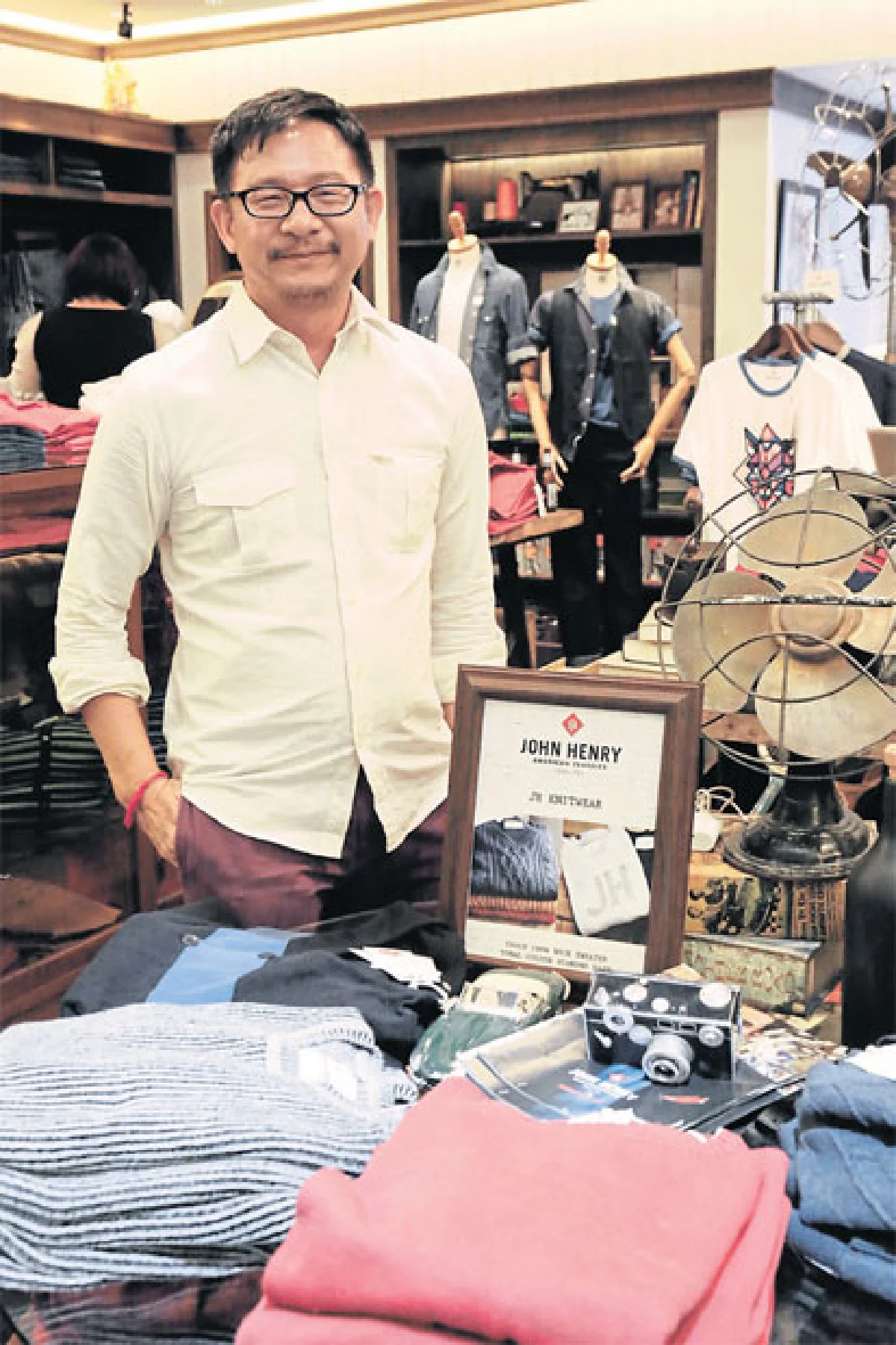 จอห์น เฮนรี่ เปิดแฟล็กชิปสโตร์แห่งแรกในเอเชีย