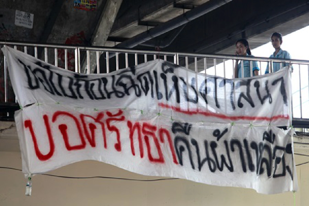 "พระสุเทพ"นำคณะบิณฑบาตรม.รามคำแหง