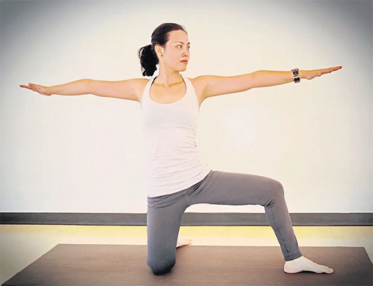 ท่า Reverse Side Low Lunge พับขาด้านข้าง