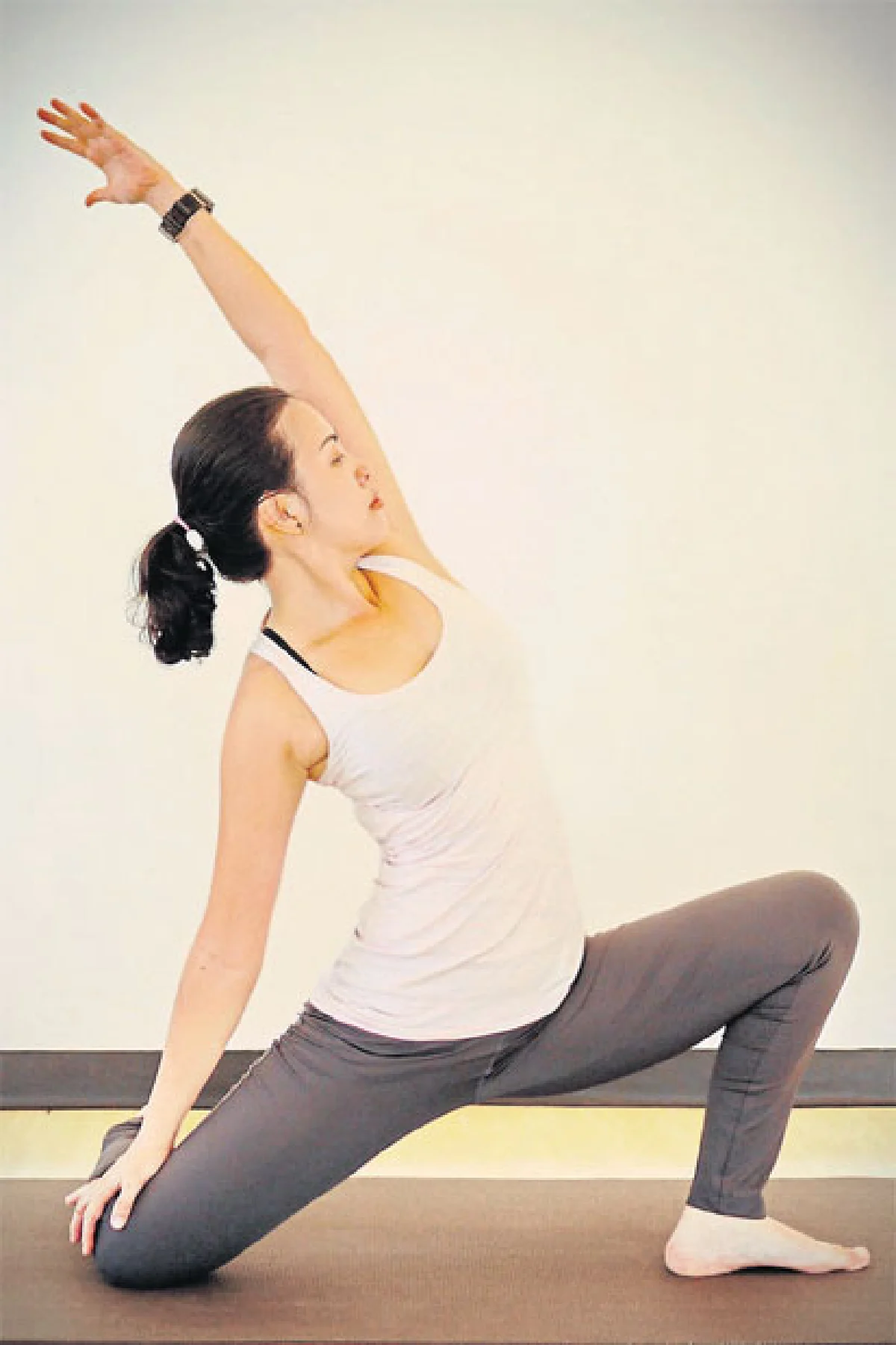 ท่า Reverse Side Low Lunge พับขาด้านข้าง