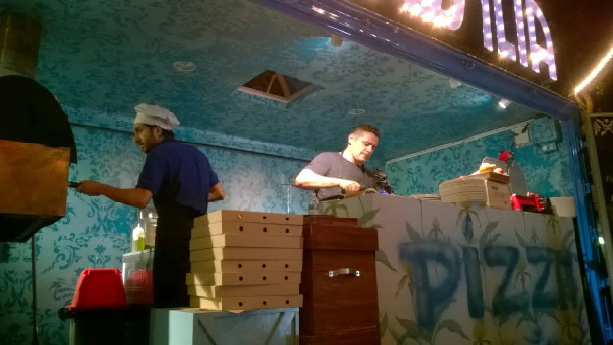 สองเชฟอิตาลีเปิดตัวรถขายพิซซ่าในไทย