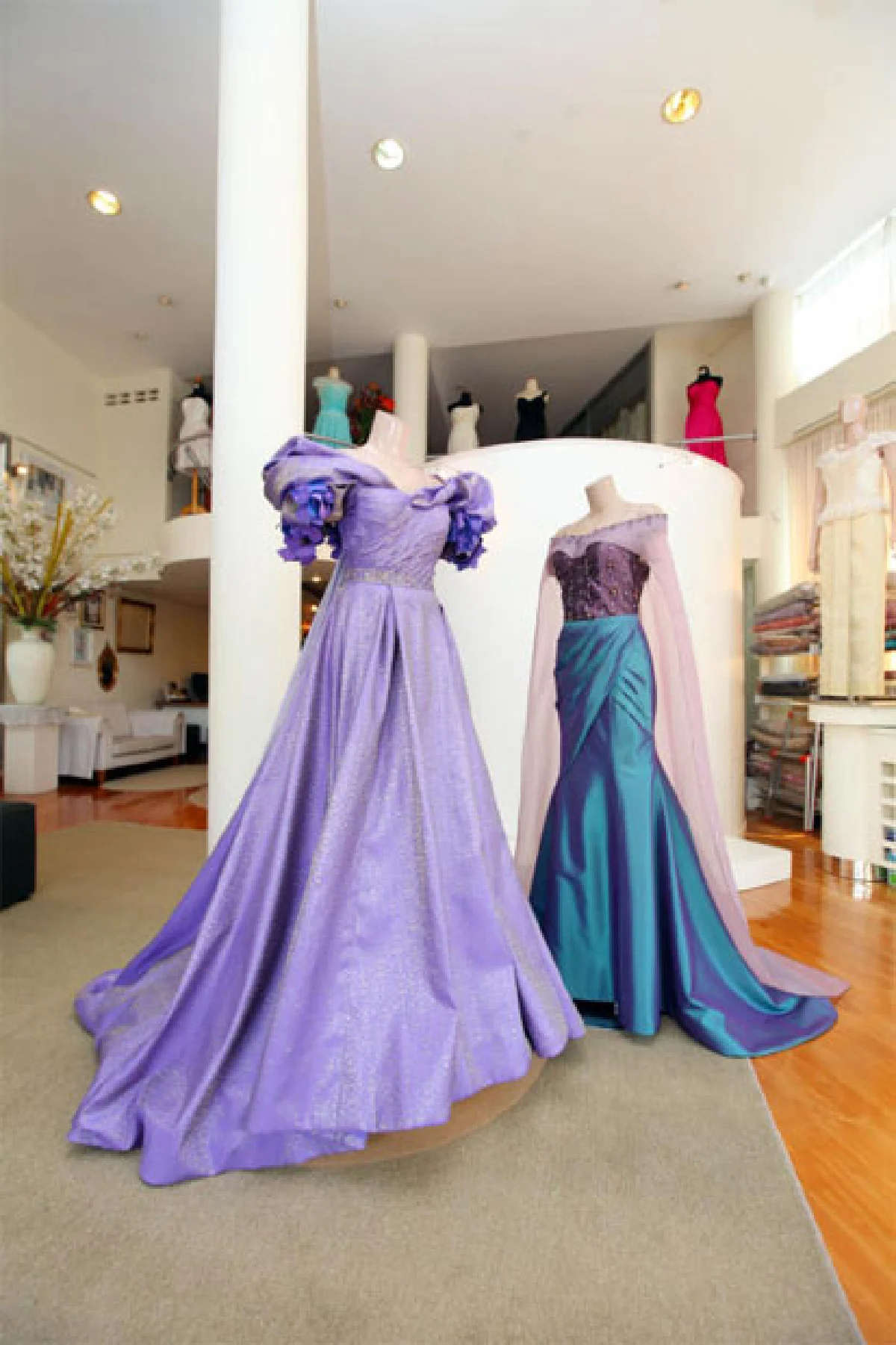 ชุดราตรี 8 ทศวรรษนางสาวไทย