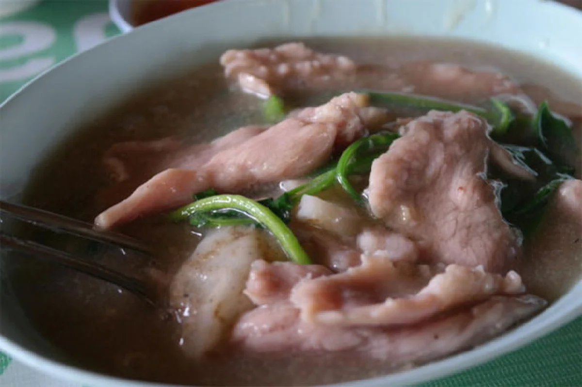 ซื่อฉ่ายยอดขาหมูถนนฉลองกรุง