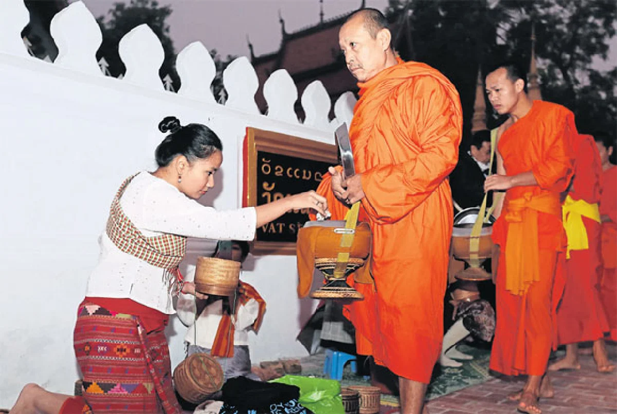 นั่งรถเที่ยวลาว : หลวงพระบางบริบูรณ์